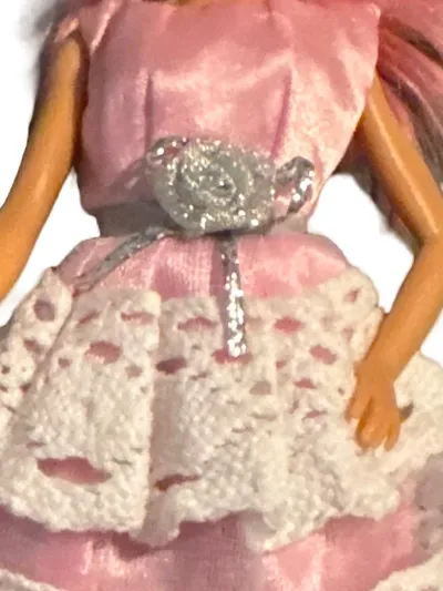 Mattel Barbie Prinzessinnenkleid Puppenkleidung Rosa Lochmuster Rüschen Glitzer
