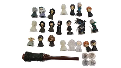 Auchan Harry Potter Schachfiguren Set Sammelfiguren mit Zauberstab & Wappen