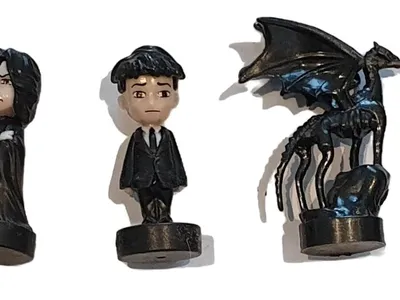 Auchan Harry Potter Schachfiguren Set Sammelfiguren mit Zauberstab & Wappen
