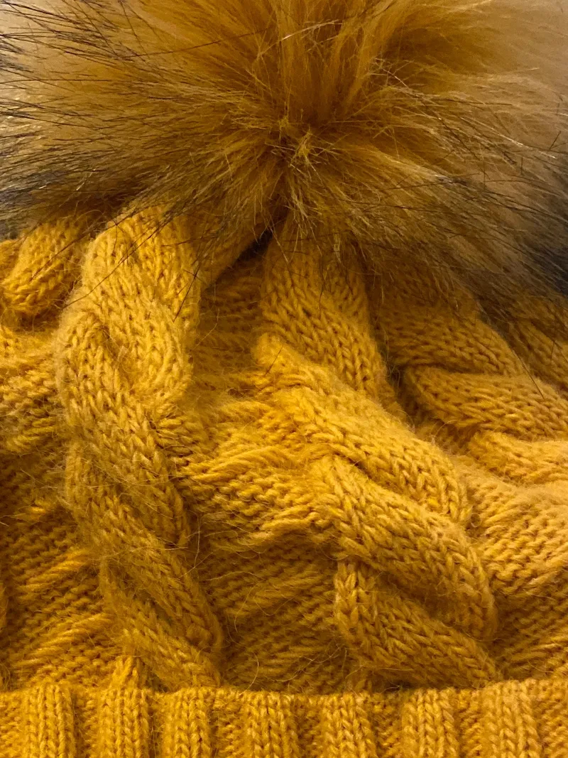 ACHTI Damen Bommelmütze Gelb Zopfstrick Casual Wintermütze 4