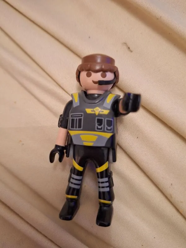 Playmobil Figur Spezialeinheit mit Headset Schutzweste schwarz grau gelb 2