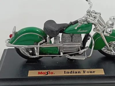 Maisto Indian Four Motorrad Modell 1:18 Grün mit Standfuß Sammler